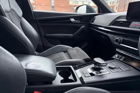 FD20RKV Audi Q5 2.0 TDI 40 Black Edition S Tronic quattro Euro 6 (s/s) 5dr Thumbnail #41