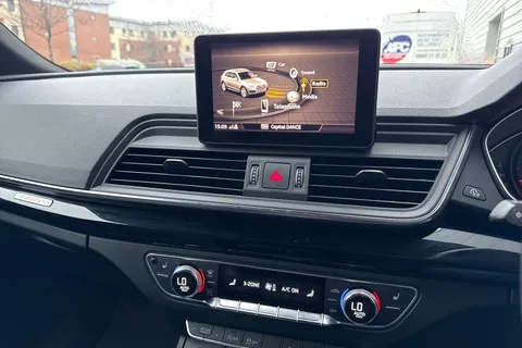 FD20RKV Audi Q5 2.0 TDI 40 Black Edition S Tronic quattro Euro 6 (s/s) 5dr Thumbnail #42