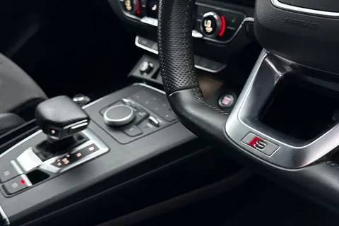 FD20RKV Audi Q5 2.0 TDI 40 Black Edition S Tronic quattro Euro 6 (s/s) 5dr Thumbnail #55