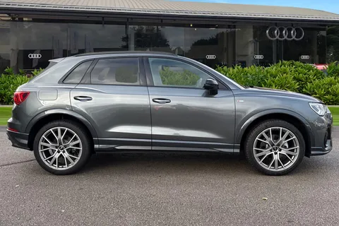 PJ25KXG Audi Q3 Black Edition 35 TFSI  150 PS S tronic Thumbnail #3