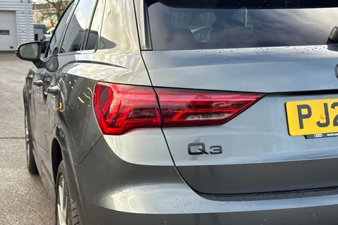 PJ25KXG Audi Q3 Black Edition 35 TFSI  150 PS S tronic Thumbnail #7