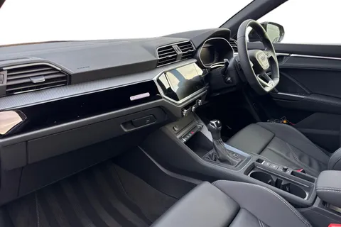 PJ25KXG Audi Q3 Black Edition 35 TFSI  150 PS S tronic Thumbnail #14