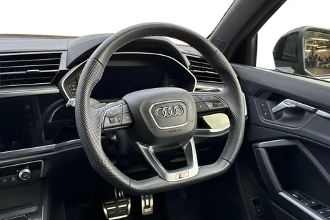 PJ25KXG Audi Q3 Black Edition 35 TFSI  150 PS S tronic Thumbnail #17