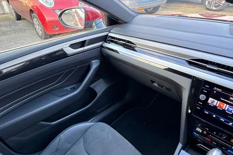 DC25NHX Volkswagen Arteon 2.0 TSI R-Line 5dr DSG | Pan Roof | DCC | Power Tailgate Thumbnail #19