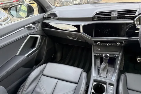 PJ25KXG Audi Q3 Black Edition 35 TFSI  150 PS S tronic Thumbnail #19