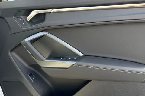 PJ25KXG Audi Q3 Black Edition 35 TFSI  150 PS S tronic Thumbnail #20