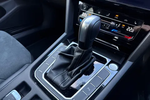 DC25NHX Volkswagen Arteon 2.0 TSI R-Line 5dr DSG | Pan Roof | DCC | Power Tailgate Thumbnail #22