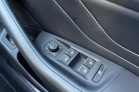 DC25NHX Volkswagen Arteon 2.0 TSI R-Line 5dr DSG | Pan Roof | DCC | Power Tailgate Thumbnail #24