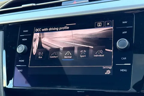 DC25NHX Volkswagen Arteon 2.0 TSI R-Line 5dr DSG | Pan Roof | DCC | Power Tailgate Thumbnail #32