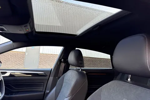 DC25NHX Volkswagen Arteon 2.0 TSI R-Line 5dr DSG | Pan Roof | DCC | Power Tailgate Thumbnail #37