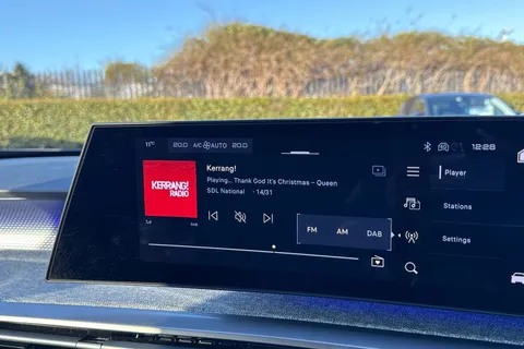 KW25UHO PEUGEOT 5008 1.2 HYBRID GT e-DSC6 Euro 6 (s/s) 5dr Thumbnail #43