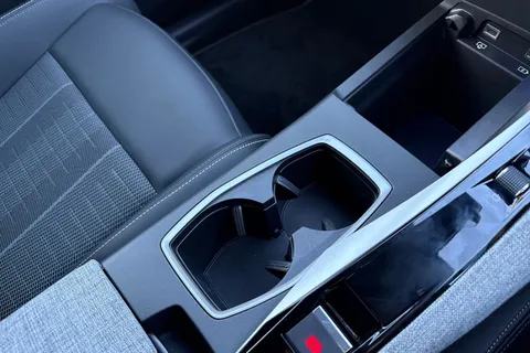 KW25UHO PEUGEOT 5008 1.2 HYBRID GT e-DSC6 Euro 6 (s/s) 5dr Thumbnail #57