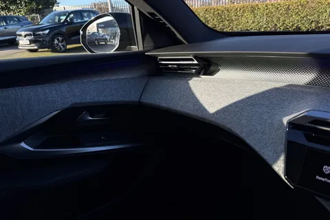 KW25UHO PEUGEOT 5008 1.2 HYBRID GT e-DSC6 Euro 6 (s/s) 5dr Thumbnail #60