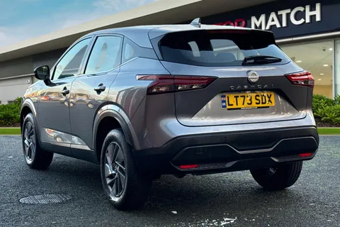 LT73SDX Nissan Qashqai 1.3 DIG-T MHEV Acenta Premium XTRON Euro 6 (s/s) 5dr Thumbnail #3
