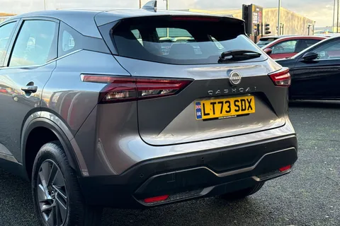 LT73SDX Nissan Qashqai 1.3 DIG-T MHEV Acenta Premium XTRON Euro 6 (s/s) 5dr Thumbnail #8