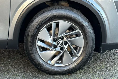 LT73SDX Nissan Qashqai 1.3 DIG-T MHEV Acenta Premium XTRON Euro 6 (s/s) 5dr Thumbnail #10