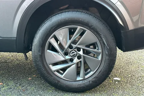 LT73SDX Nissan Qashqai 1.3 DIG-T MHEV Acenta Premium XTRON Euro 6 (s/s) 5dr Thumbnail #12