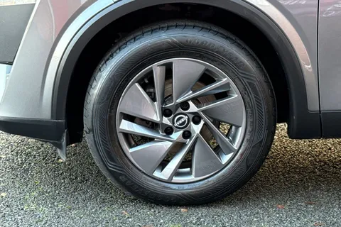 LT73SDX Nissan Qashqai 1.3 DIG-T MHEV Acenta Premium XTRON Euro 6 (s/s) 5dr Thumbnail #13