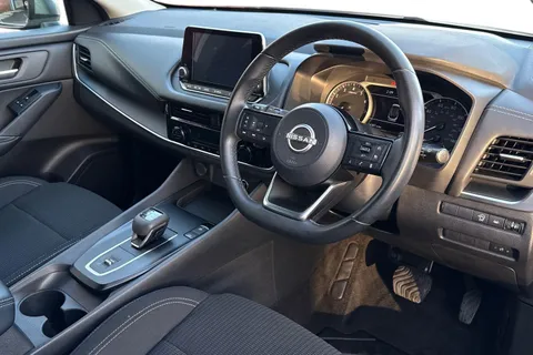 LT73SDX Nissan Qashqai 1.3 DIG-T MHEV Acenta Premium XTRON Euro 6 (s/s) 5dr Thumbnail #14