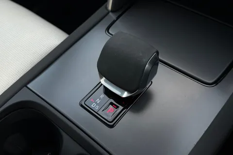 KJ73NVH Land Rover Discovery Sport 1.5 P300e Dynamic HSE 5dr Thumbnail #13