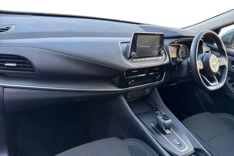 LT73SDX Nissan Qashqai 1.3 DIG-T MHEV Acenta Premium XTRON Euro 6 (s/s) 5dr Thumbnail #15