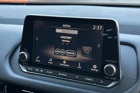 LT73SDX Nissan Qashqai 1.3 DIG-T MHEV Acenta Premium XTRON Euro 6 (s/s) 5dr Thumbnail #17