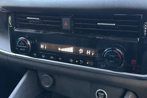 LT73SDX Nissan Qashqai 1.3 DIG-T MHEV Acenta Premium XTRON Euro 6 (s/s) 5dr Thumbnail #22