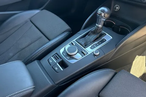 SM20VLG Audi A3 2.0 TDI 35 Black Edition Sportback S Tronic Euro 6 (s/s) 5dr Thumbnail #24