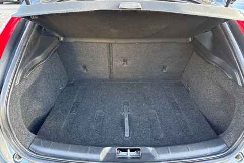 KT19BWV Volvo V40 1.5 T3 R-Design Edition Auto Euro 6 (s/s) 5dr Thumbnail #7