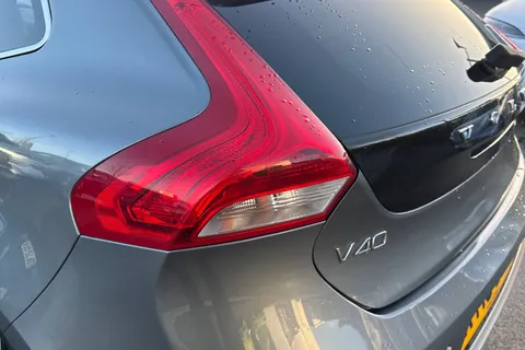 KT19BWV Volvo V40 1.5 T3 R-Design Edition Auto Euro 6 (s/s) 5dr Thumbnail #8