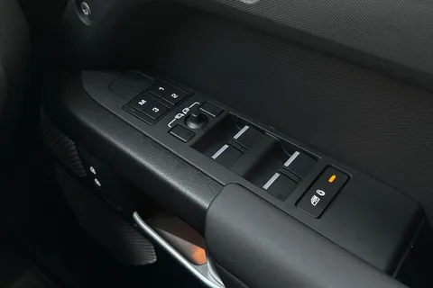 HG73FDA Land Rover Defender 130 3.0 D300 Outbound 5dr Thumbnail #25