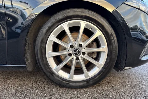 PF68FFG Mercedes-Benz A Class 1.5 A180d Sport (Executive) 7G-DCT Euro 6 (s/s) 5dr Thumbnail #9