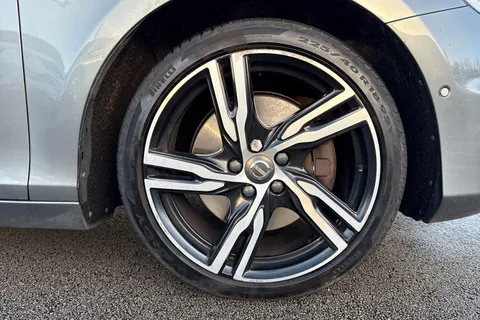 KT19BWV Volvo V40 1.5 T3 R-Design Edition Auto Euro 6 (s/s) 5dr Thumbnail #10