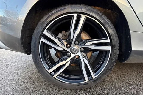 KT19BWV Volvo V40 1.5 T3 R-Design Edition Auto Euro 6 (s/s) 5dr Thumbnail #11