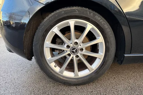 PF68FFG Mercedes-Benz A Class 1.5 A180d Sport (Executive) 7G-DCT Euro 6 (s/s) 5dr Thumbnail #10