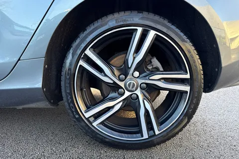 KT19BWV Volvo V40 1.5 T3 R-Design Edition Auto Euro 6 (s/s) 5dr Thumbnail #12