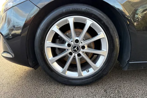 PF68FFG Mercedes-Benz A Class 1.5 A180d Sport (Executive) 7G-DCT Euro 6 (s/s) 5dr Thumbnail #12