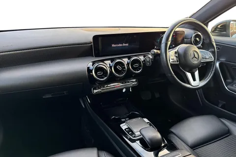 PF68FFG Mercedes-Benz A Class 1.5 A180d Sport (Executive) 7G-DCT Euro 6 (s/s) 5dr Thumbnail #14