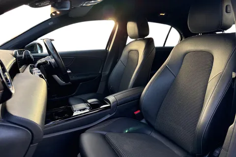 PF68FFG Mercedes-Benz A Class 1.5 A180d Sport (Executive) 7G-DCT Euro 6 (s/s) 5dr Thumbnail #15