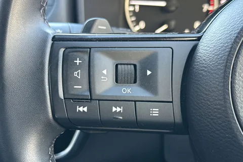 LT73SDX Nissan Qashqai 1.3 DIG-T MHEV Acenta Premium XTRON Euro 6 (s/s) 5dr Thumbnail #35