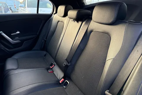 PF68FFG Mercedes-Benz A Class 1.5 A180d Sport (Executive) 7G-DCT Euro 6 (s/s) 5dr Thumbnail #18