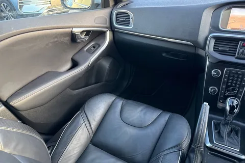 KT19BWV Volvo V40 1.5 T3 R-Design Edition Auto Euro 6 (s/s) 5dr Thumbnail #20