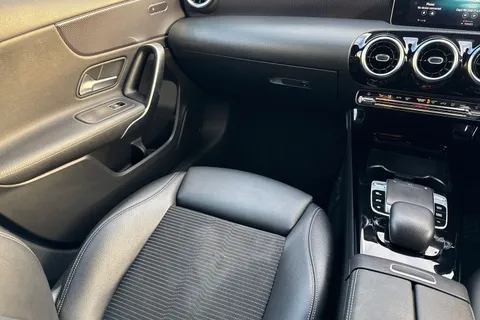 PF68FFG Mercedes-Benz A Class 1.5 A180d Sport (Executive) 7G-DCT Euro 6 (s/s) 5dr Thumbnail #19