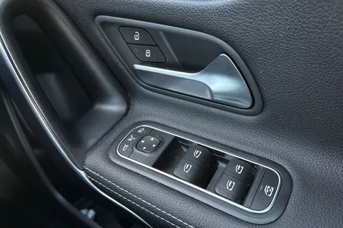 PF68FFG Mercedes-Benz A Class 1.5 A180d Sport (Executive) 7G-DCT Euro 6 (s/s) 5dr Thumbnail #20