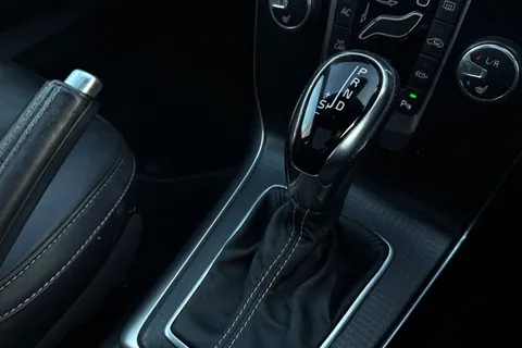 KT19BWV Volvo V40 1.5 T3 R-Design Edition Auto Euro 6 (s/s) 5dr Thumbnail #23