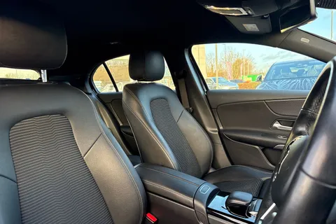 PF68FFG Mercedes-Benz A Class 1.5 A180d Sport (Executive) 7G-DCT Euro 6 (s/s) 5dr Thumbnail #23