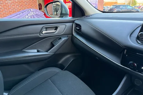 LT73SDX Nissan Qashqai 1.3 DIG-T MHEV Acenta Premium XTRON Euro 6 (s/s) 5dr Thumbnail #44