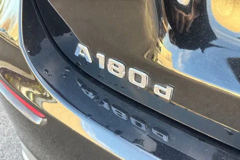 PF68FFG Mercedes-Benz A Class 1.5 A180d Sport (Executive) 7G-DCT Euro 6 (s/s) 5dr Thumbnail #27