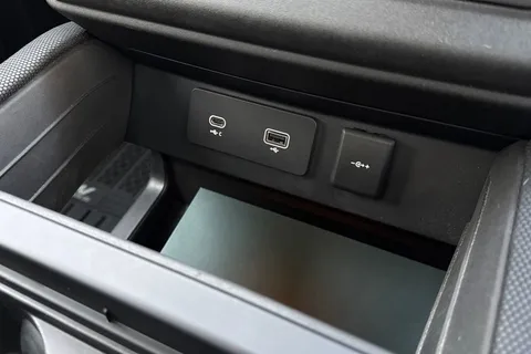 HG73FDA Land Rover Defender 130 3.0 D300 Outbound 5dr Thumbnail #46