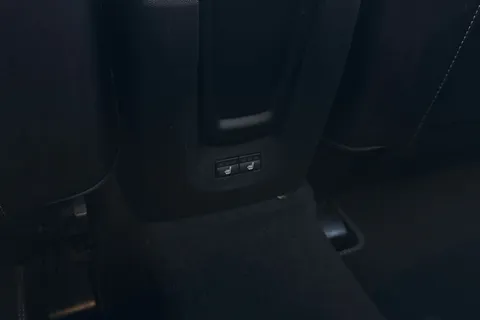 KT19BWV Volvo V40 1.5 T3 R-Design Edition Auto Euro 6 (s/s) 5dr Thumbnail #31